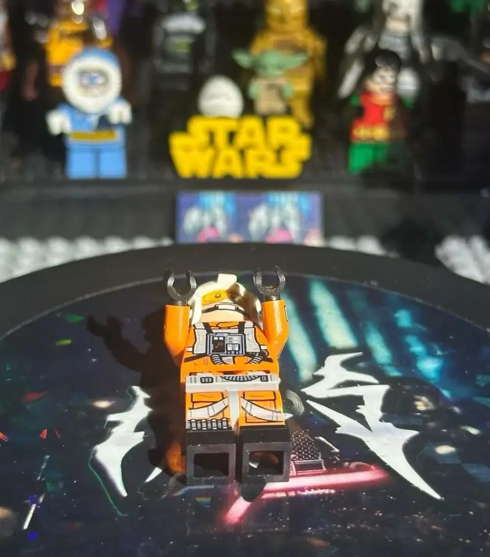 LEGO Star Wars Luke Skywalker Pilot Minifigure with Orange Flight Suit and Helme
